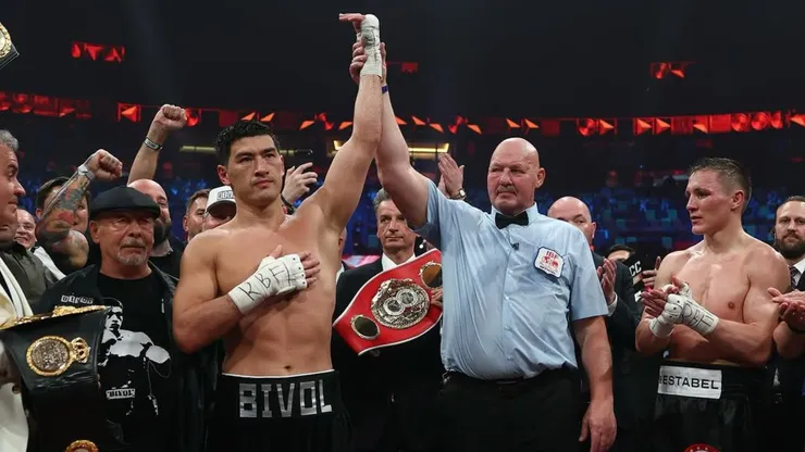 Dmitry Bivol venció a Michael Eifert sin mayores complicaciones.