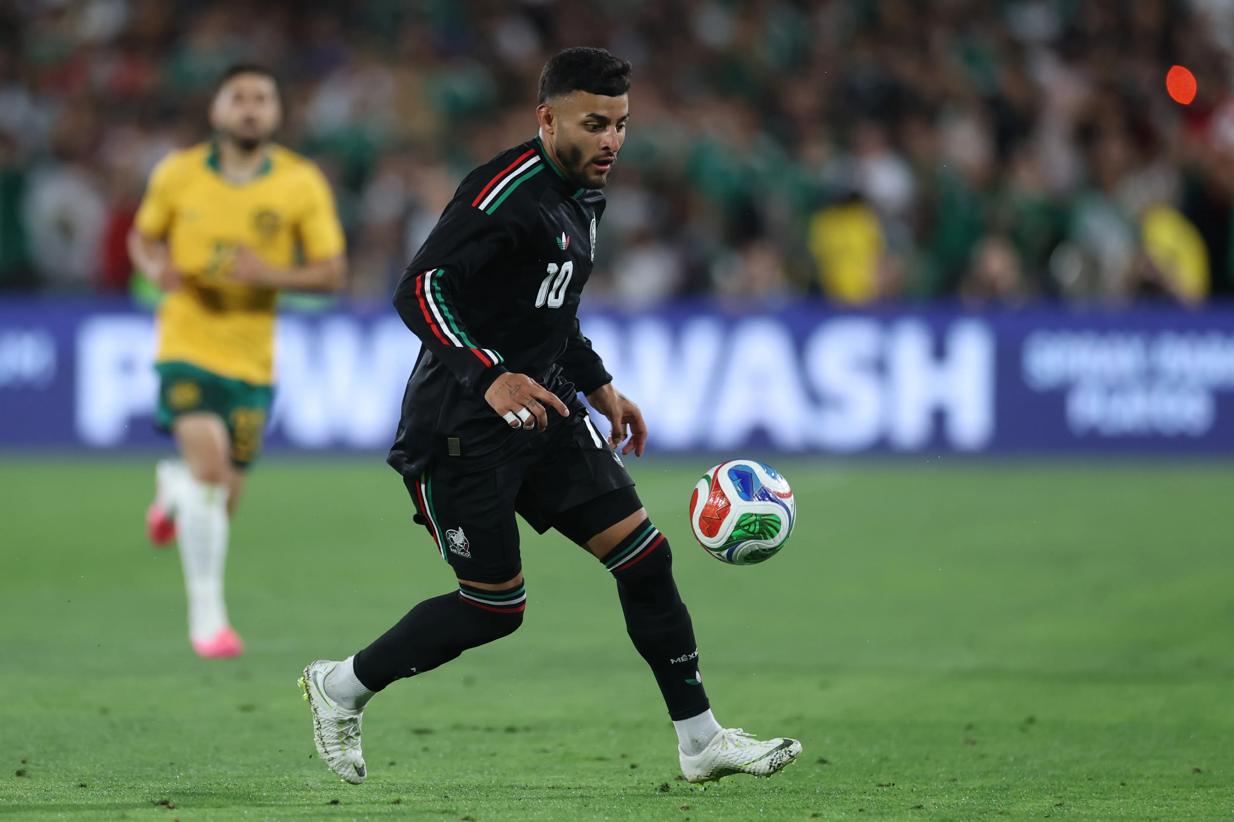 Alexis Vega en el amistoso contra Australia (Getty Images)