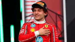 Kimi Antonelli con el mono de Ferrari