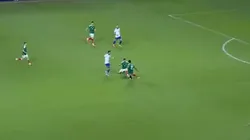 Jesús Gallardo y Johan Vásquez protagonizaron un blooper que terminó en gol de Serbia