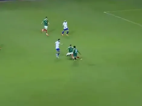 Blooper entre Jesús Gallardo y Johan Vásquez humilla a México ante Serbia B