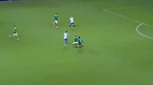 Blooper entre Jesús Gallardo y Johan Vásquez humilla a México ante Serbia B