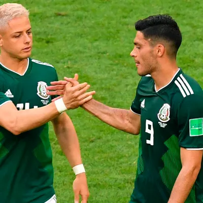 ¿A cuántos goles de Chicharito Hernández quedó Raúl Jiménez?