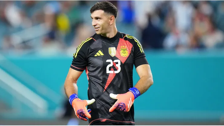 Dibu Martínez es baja en la Selección Argentina.