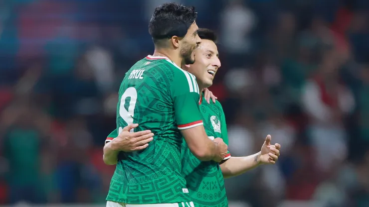 Roberto Alvarado y Raúl Jiménez en el amistoso de México previo al inicio de la Copa del Mundo 2026.