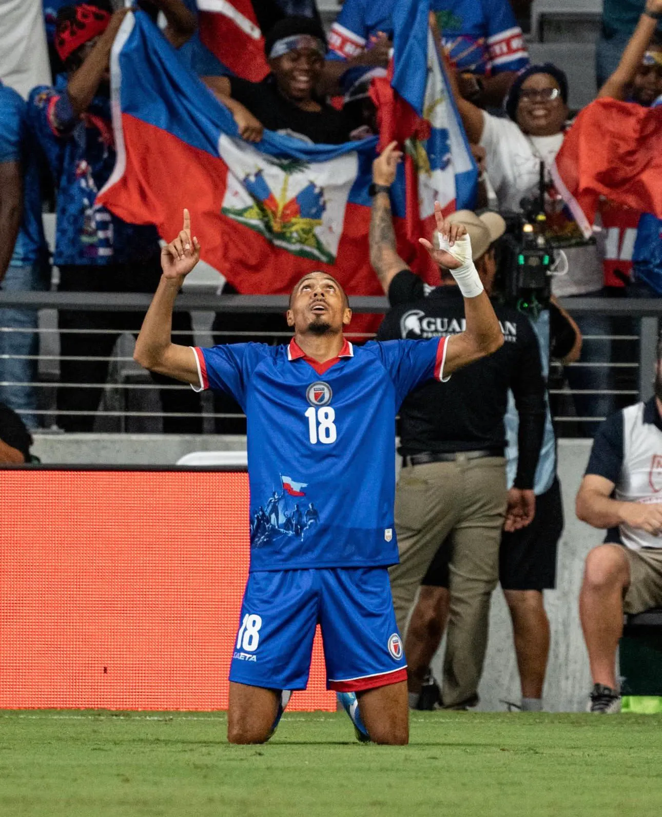 La playera haitiana de la polémica. (GETTY IMAGES)