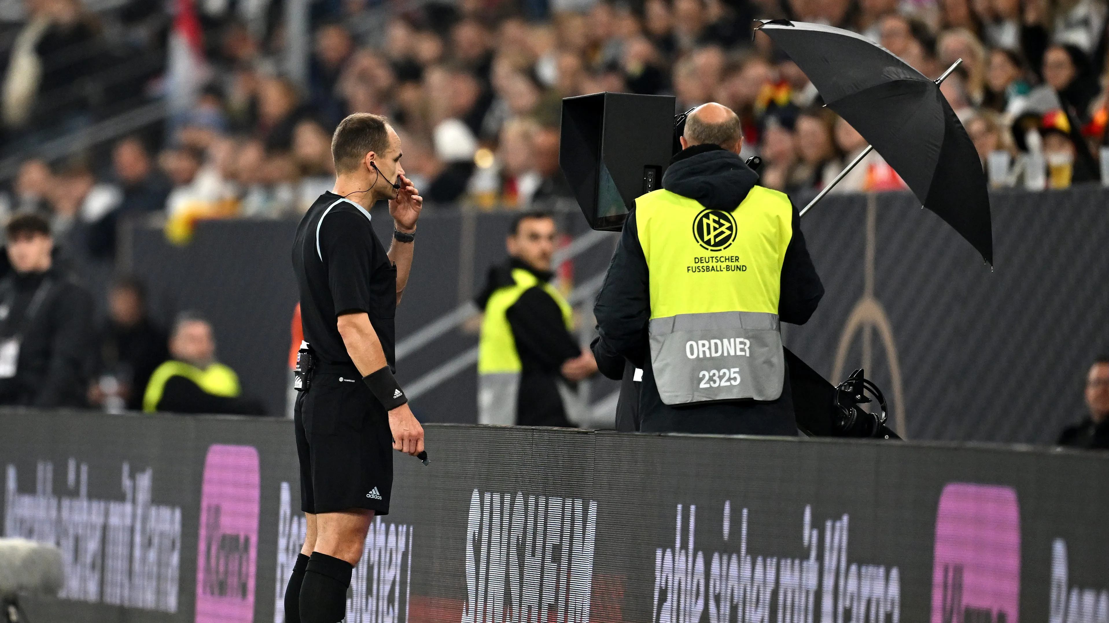 El árbitro tendrá una ardua tarea junto al VAR [Foto: Getty]