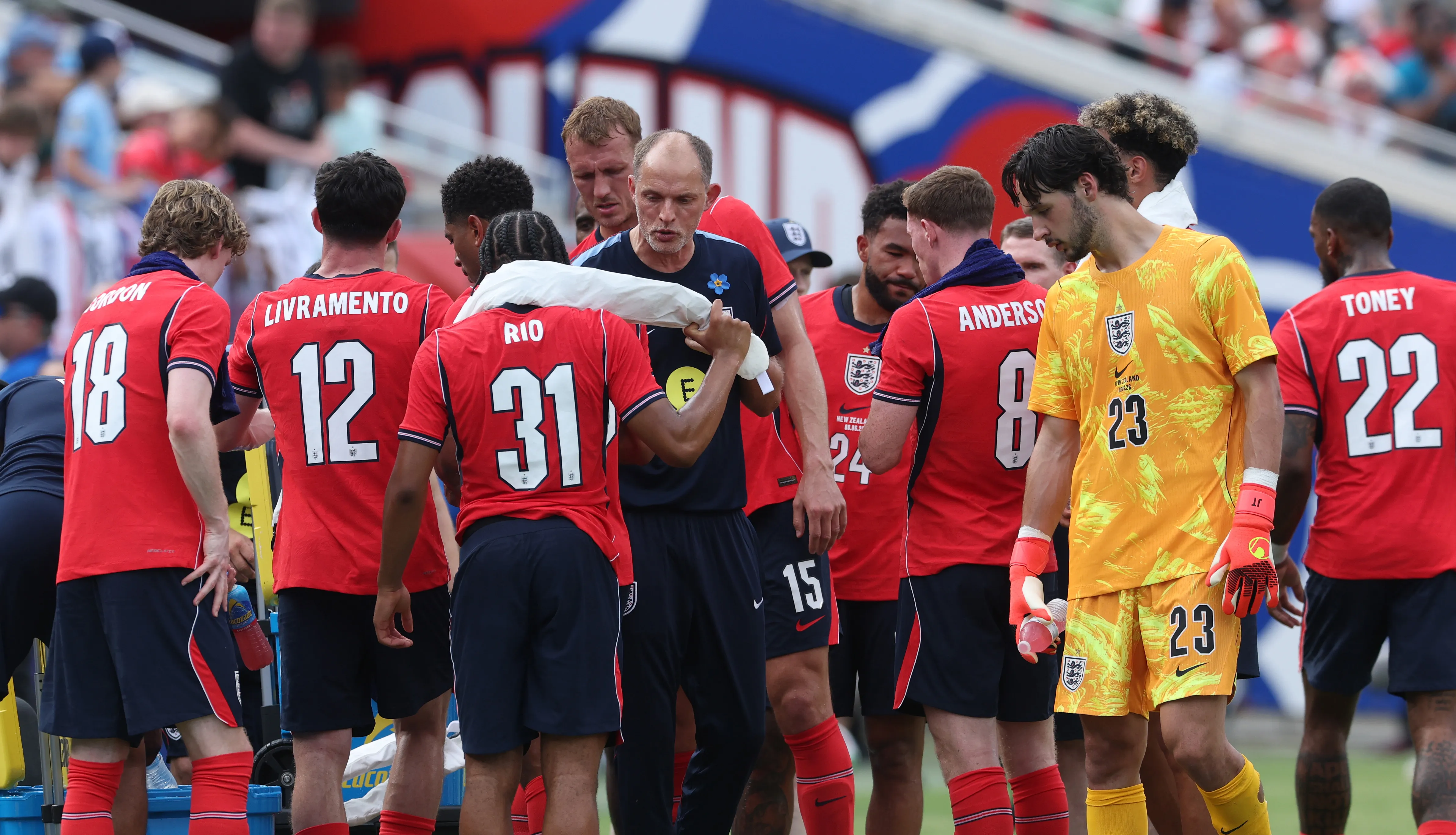 La Selección de Inglaterra durante un cooling break (Getty Images)