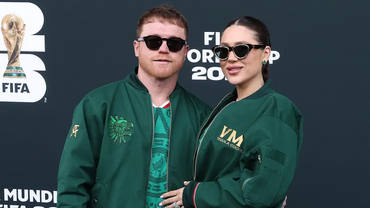 Canelo Álvarez llegó con su esposa a ver el partido de México vs. Sudáfrica.