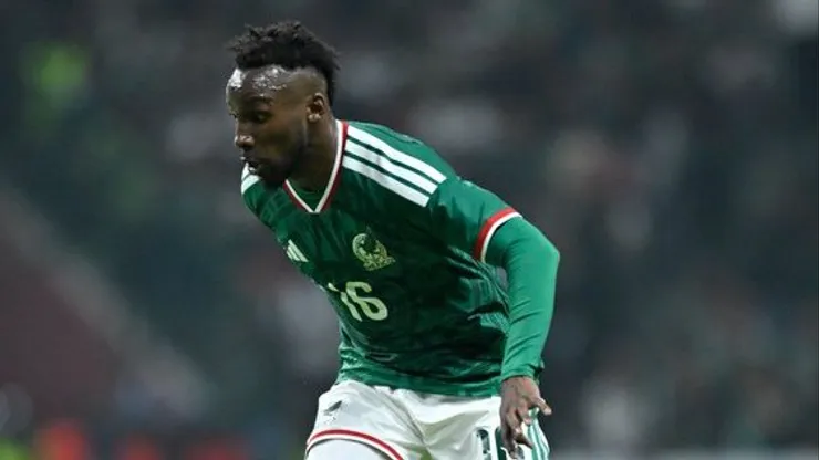 Julián Quiñones convierte el primero de México.