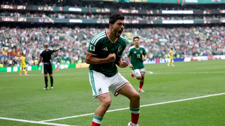 Golazo de Raúl Jiménez ante Sudáfrica en el Mundial.