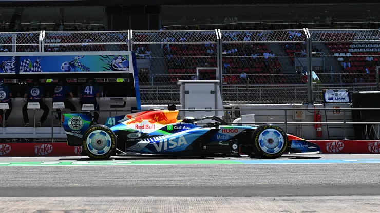 Racing Bulls presentó un livery mundialista en Barcelona
