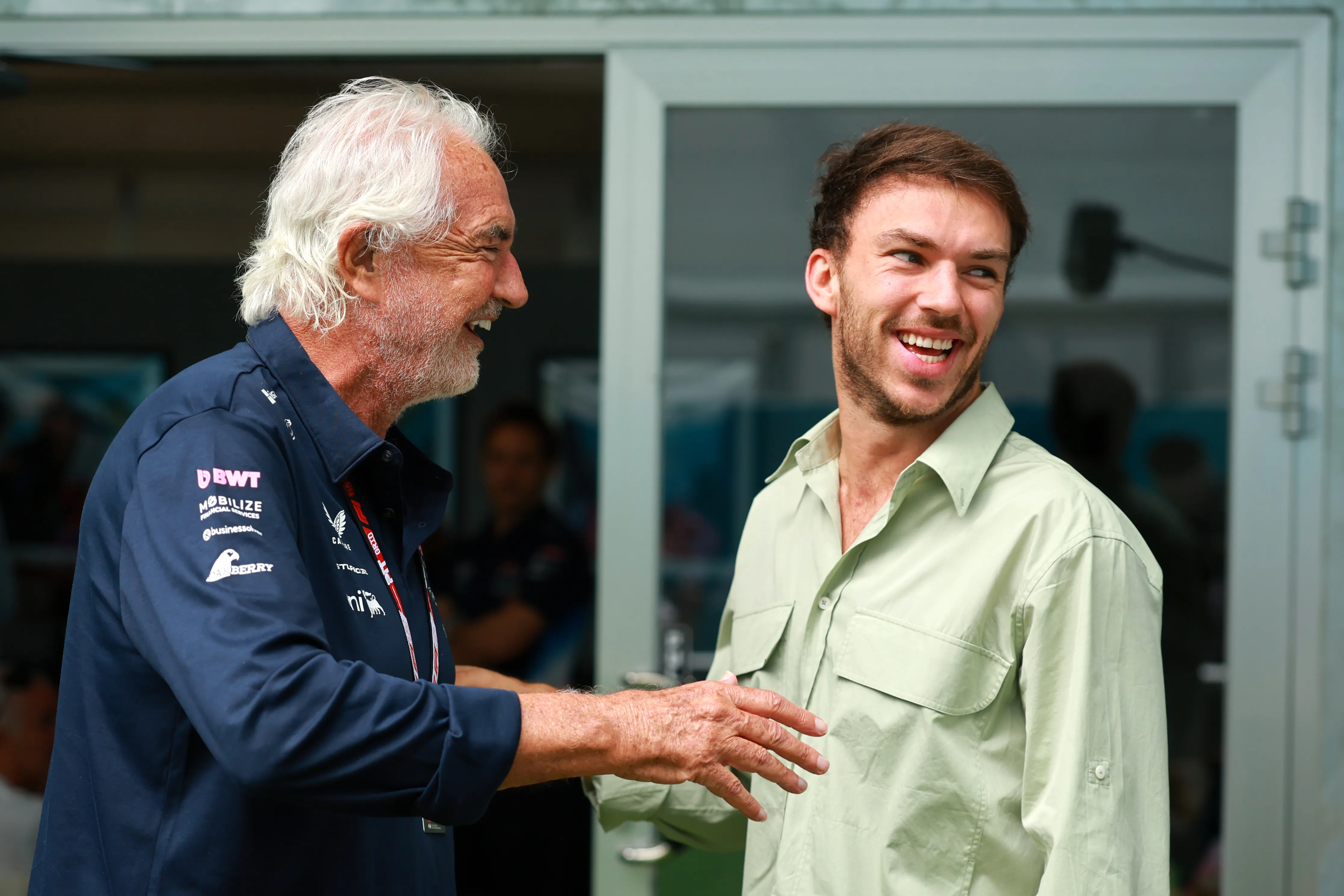 Flavio Briatore y Pierre Gasly, sonrientes en Miami (Getty Images)