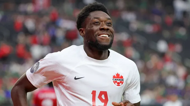 Alphonso Davies, figura de Canadá