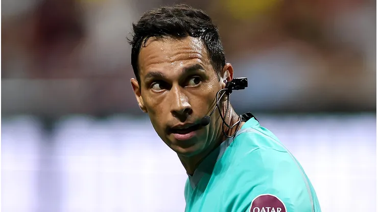 Facundo Tello, el árbitro argentino que imparte justicia en el debut de Canadá ante Bosnia y Herzegovina
