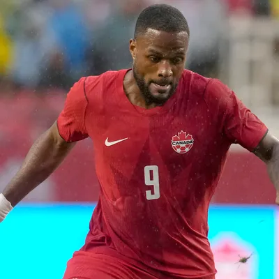¿Por qué no juega Cyle Larin en Canadá vs. Bosnia?