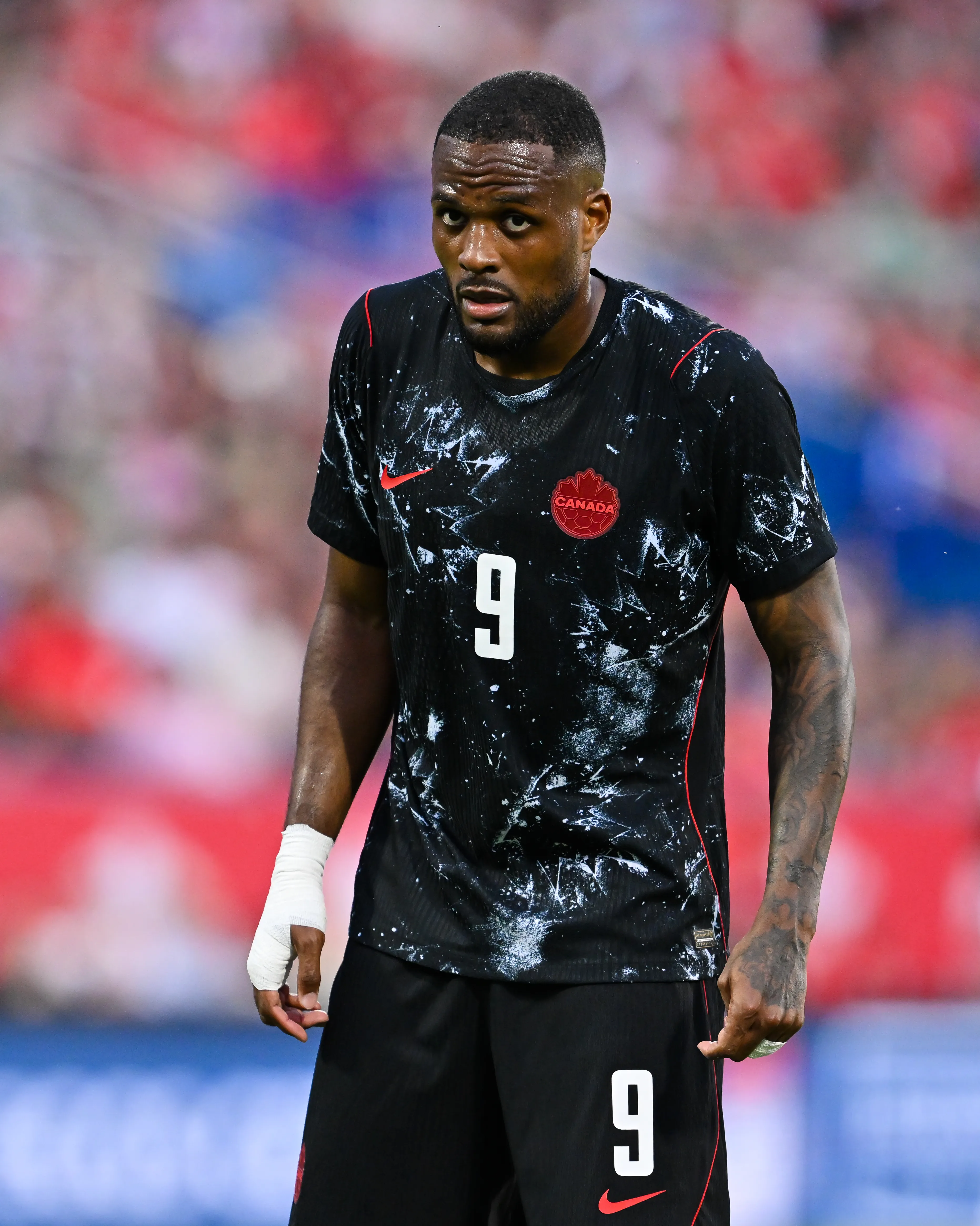 Cyle Larin será suplente en el debut contra Bosnia (Getty Images)