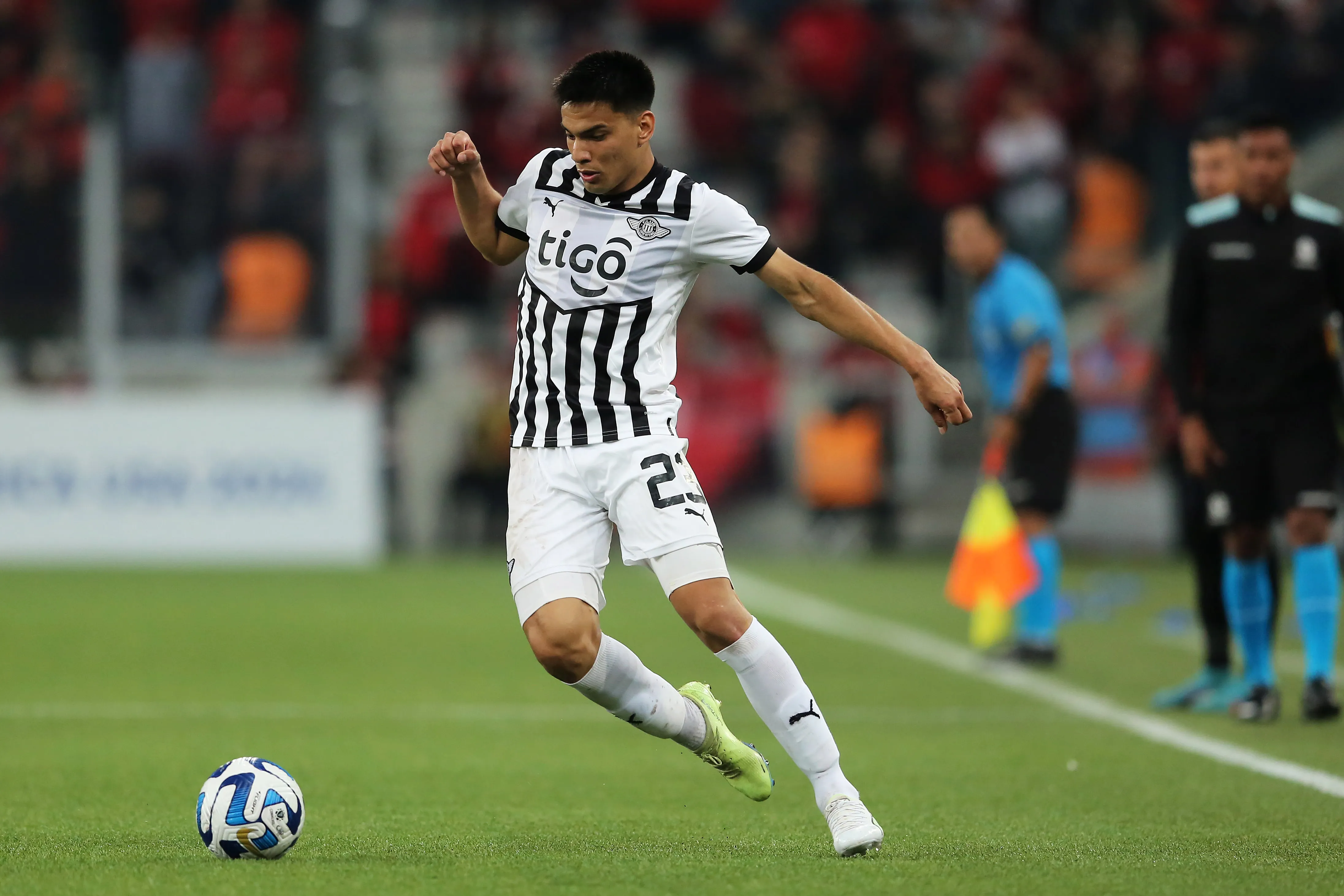 Diego Gómez en el club donde debutó, Libertad de Paraguay. [Foto: Getty Images]