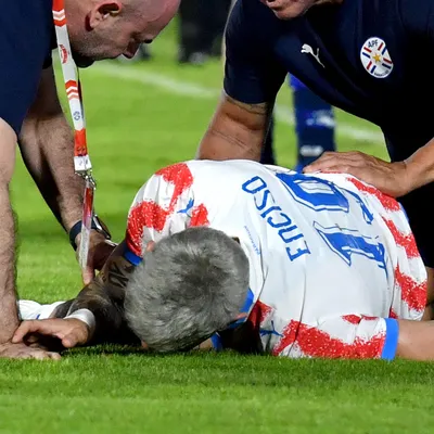 ¿Por qué juega Julio Enciso en Estados Unidos vs. Paraguay si estaba lesionado?