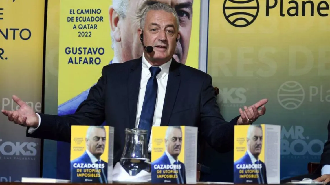 Alfaro en la presentación de su libro [Foto: Grupo Planeta]