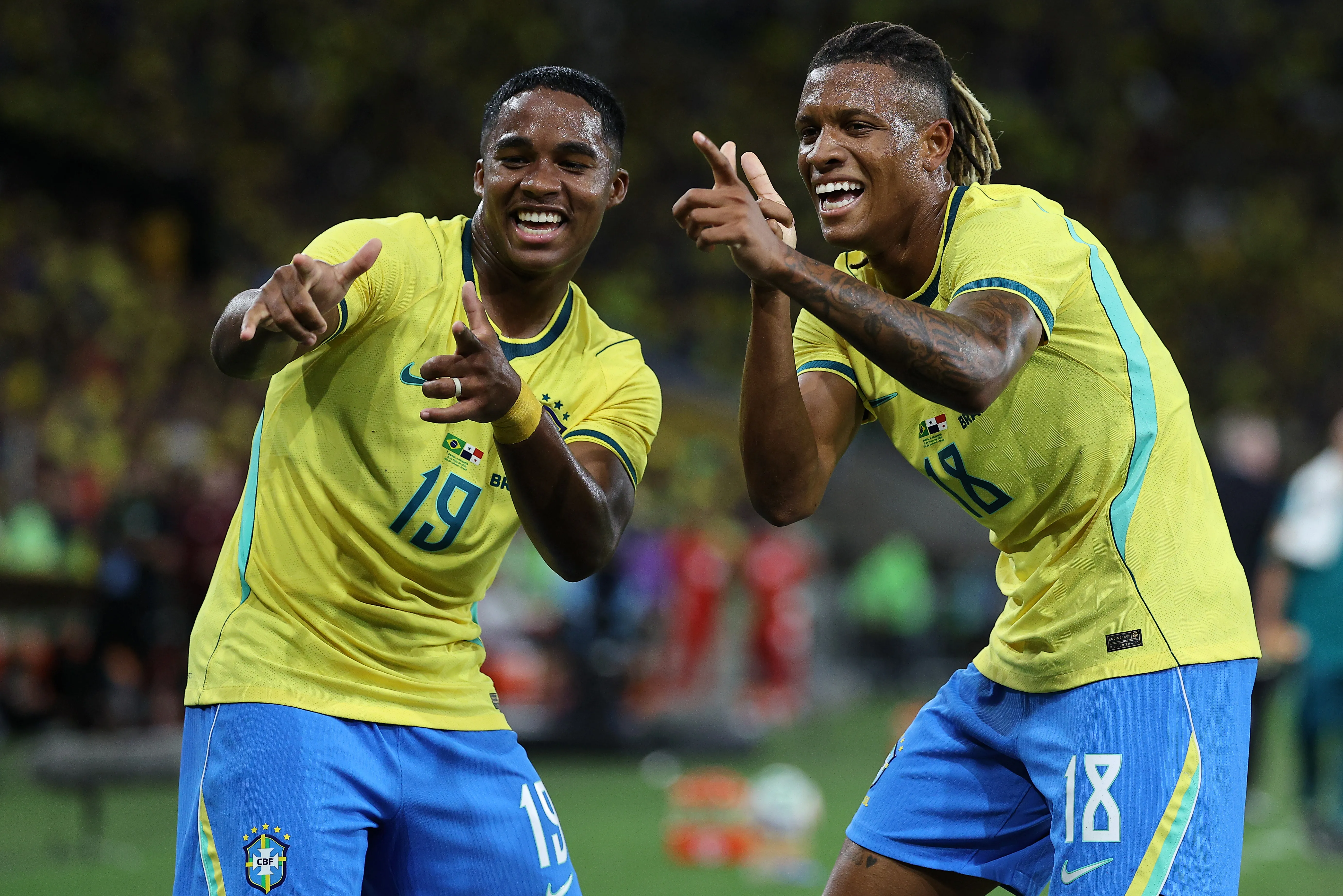 Endrick y Danilo celebrando uno de los goles ante Panamá (Getty Images)