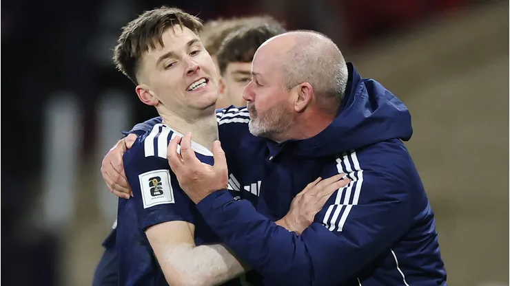 Clarke sacó a Kieran Tierney del equipo.
