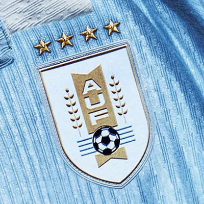 ¿Por qué Uruguay tiene cuatro estrellas en su escudo si solo ganó dos Mundiales de la FIFA?