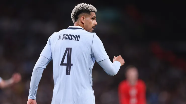 Ronald Araújo no juega ante Arabia Saudita hoy.