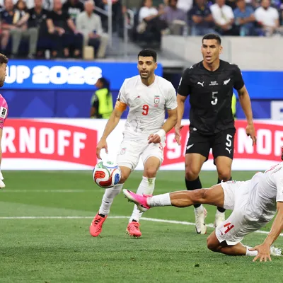Nueva Zelanda da la sorpresa con un empate ante Irán en su debut en el Mundial