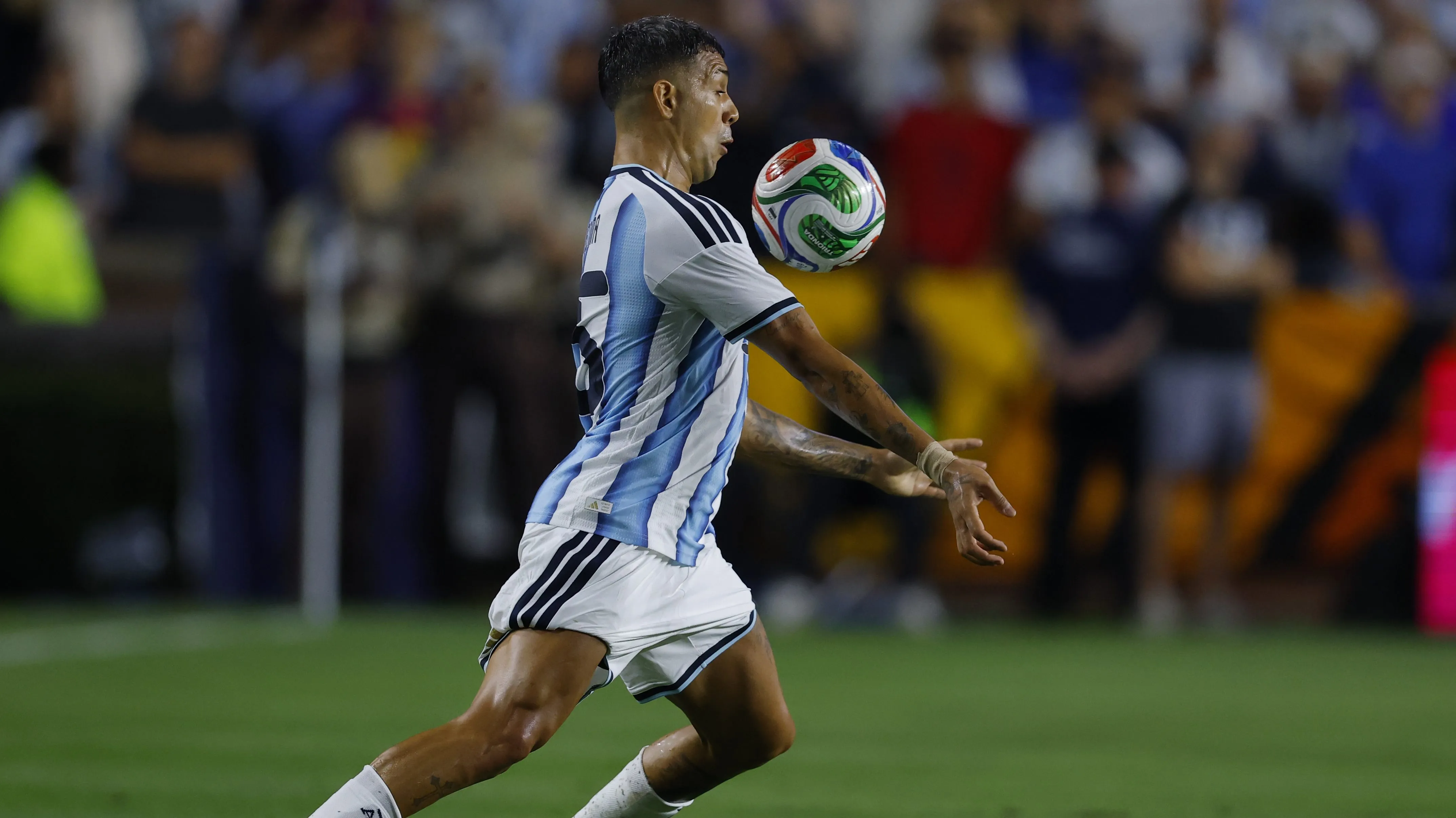 Argentina sale con Facundo Medina de lateral [Foto: Getty]