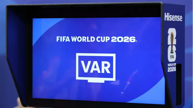 El VAR, un espectador de lujo en muchos partidos.