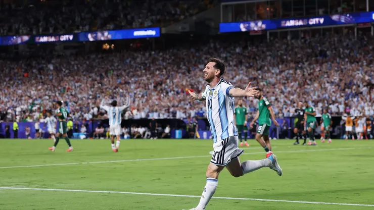 Messi marcó un triplete ante Argelia.
