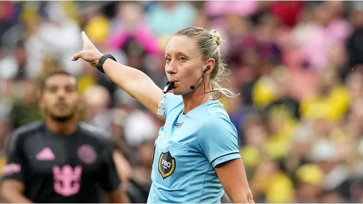 Tori Penso, elegida por FIFA y CONCACAF para República Checa vs. Sudáfrica