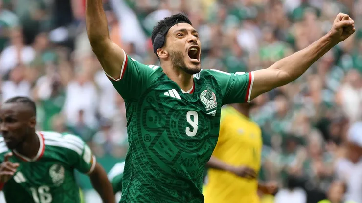 Raúl Jiménez juega con una protección en su cabeza para afrontar los partidos que disputa