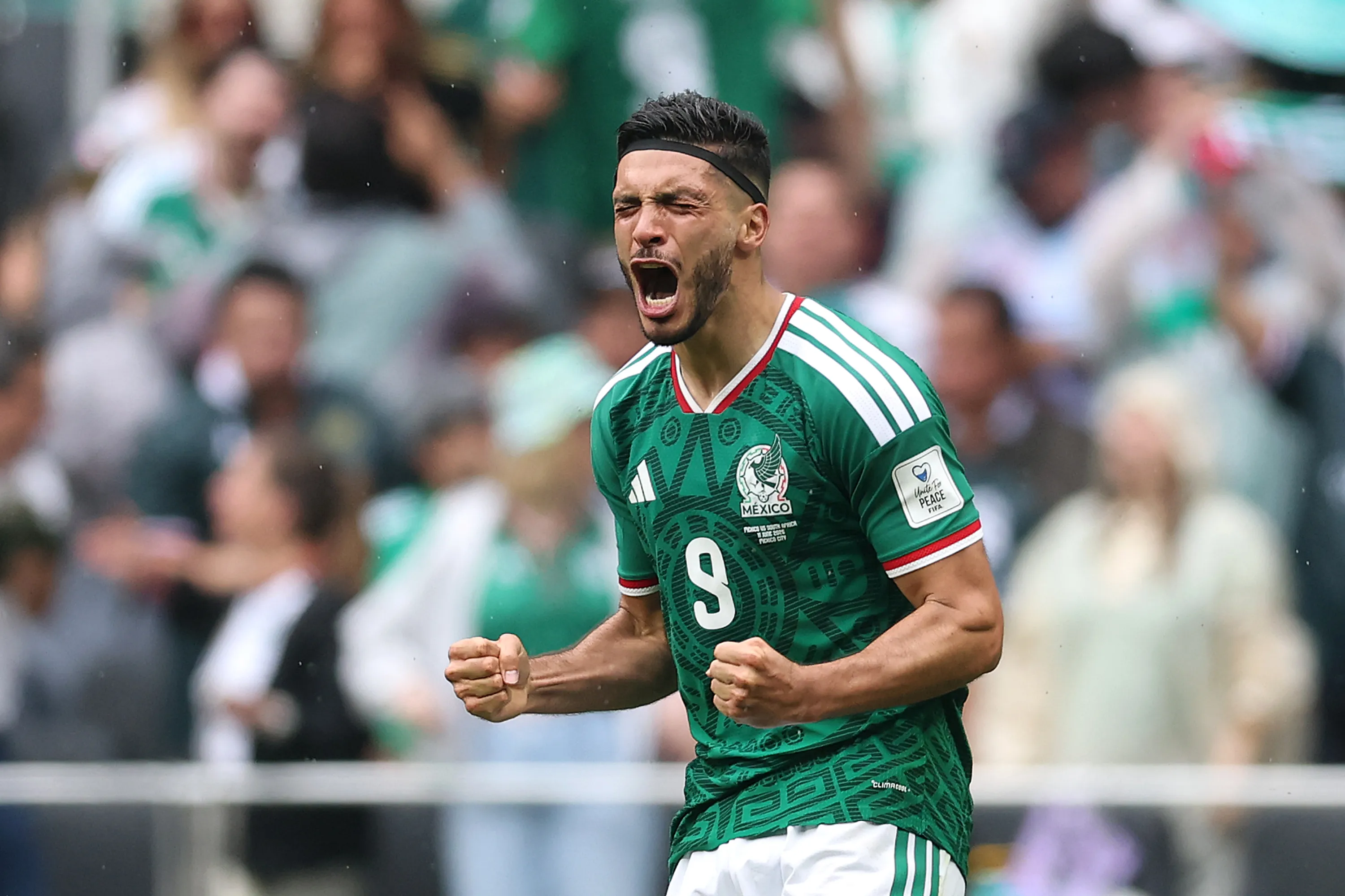 Raúl Jiménez marcó un gol en el partido inaugural (Getty Images)