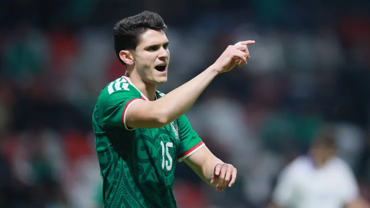 ¿Por qué no juega Israel Reyes?