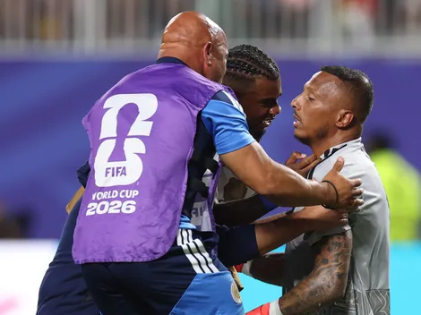 La emotiva imagen de Eloy Room con sus compañeros de Curazao
