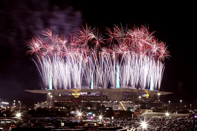 Show de fuegos artificiales en el Hard Rock Stadium (Getty Images)