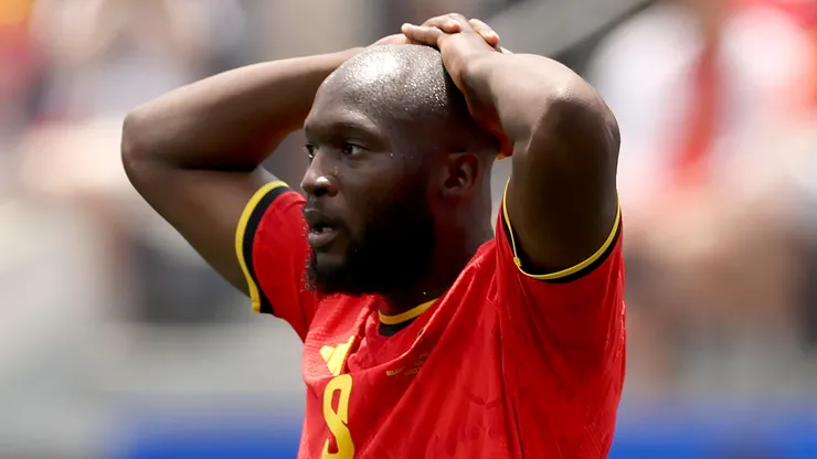 Romelu Lukaku se toma la cabeza en el partido ante Irán