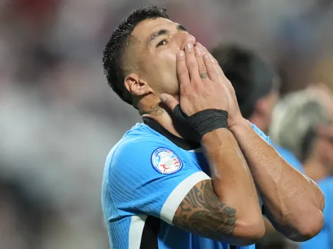 Luis Suárez se quitó la camiseta de Uruguay en pleno partido