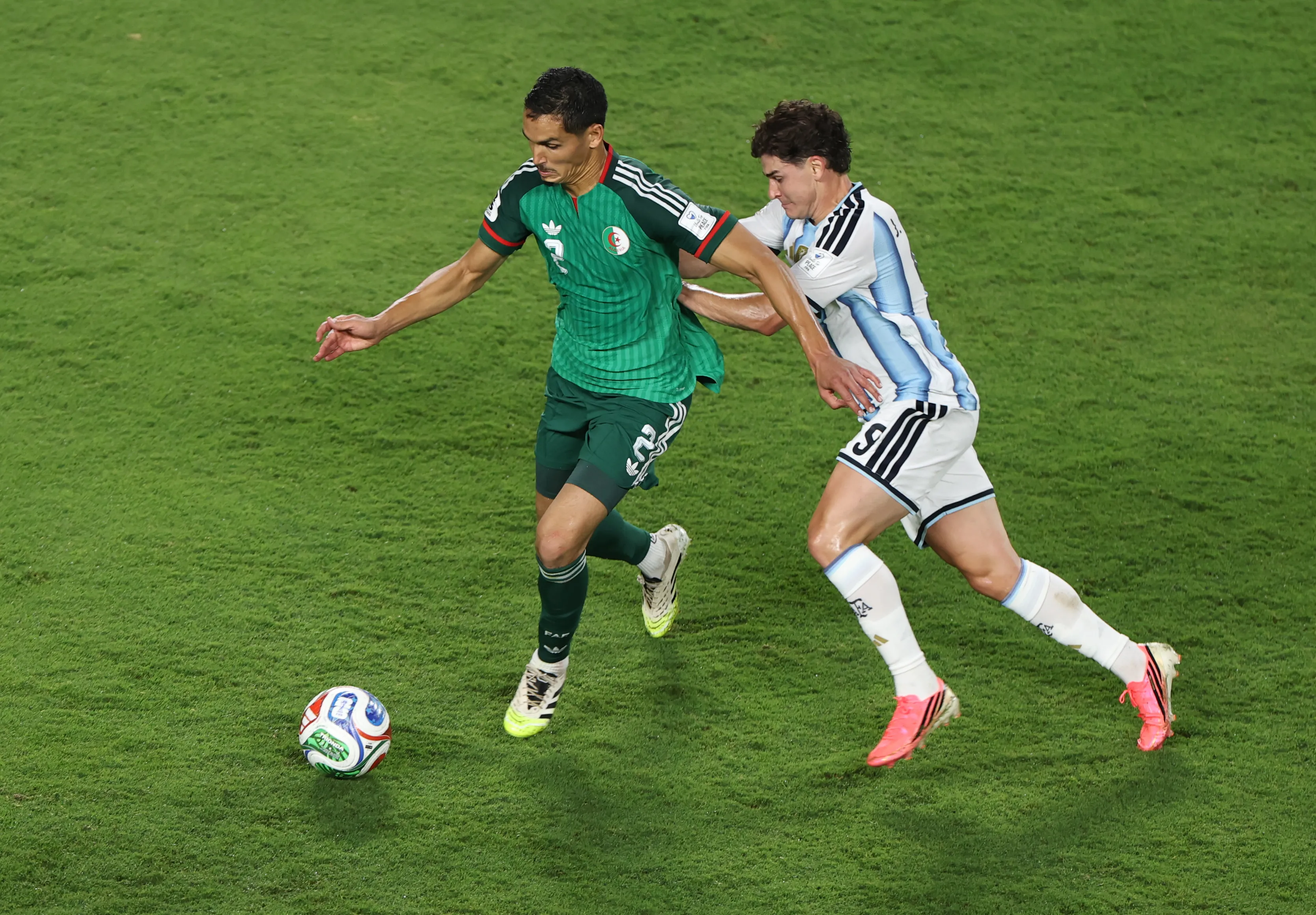 Julián Álvarez sumó minutos ante Argelia en el segundo tiempo (Getty Images)
