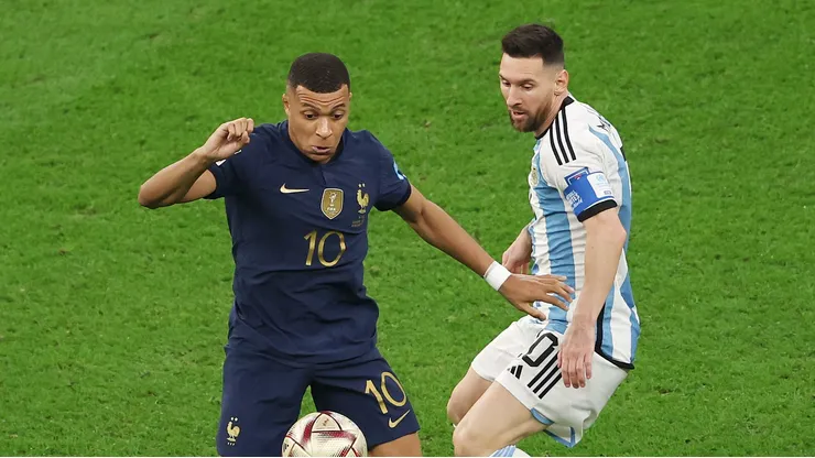 A cuántos goles está Mbappé de superar a Messi