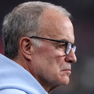 Marcelo Bielsa opinó sobre la pausa de hidratación: los datos del cambio en el juego y las cuotas destacadas
