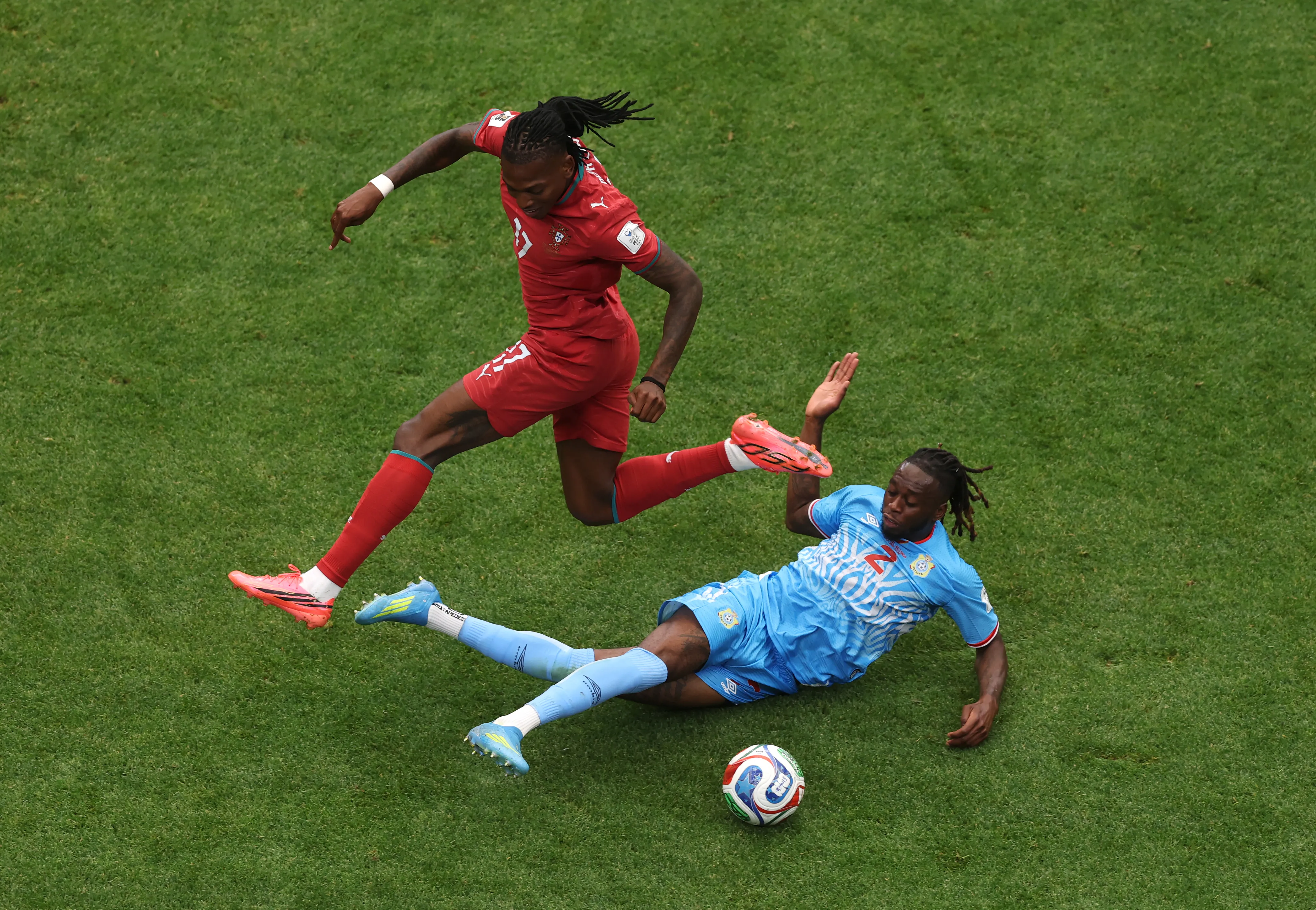19 minutos no le alcanzaron a Rafael Leão para salvar a Portugal (Getty Images)