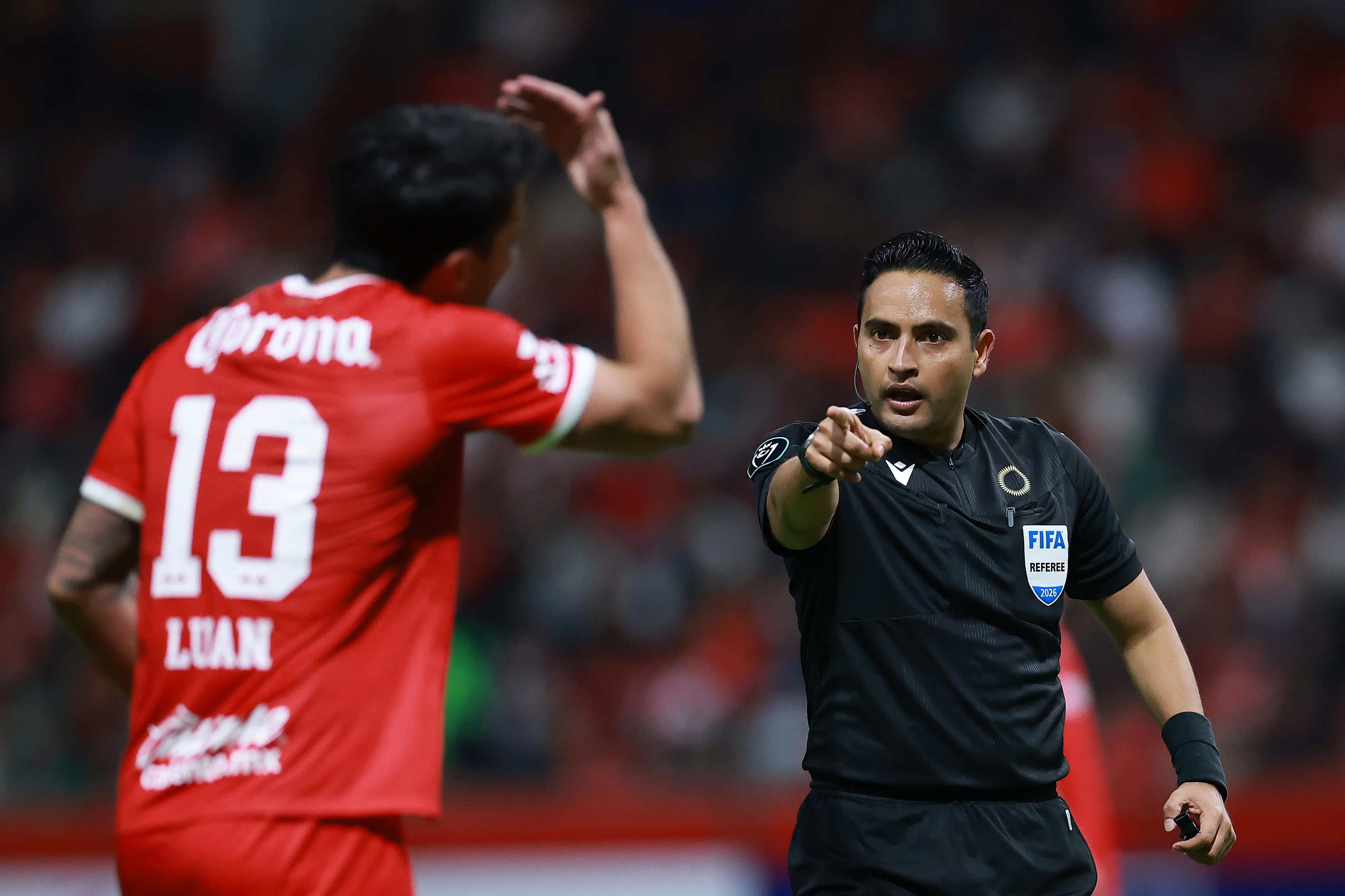 Said Martínez dirigiendo ante Toluca (Getty Images)