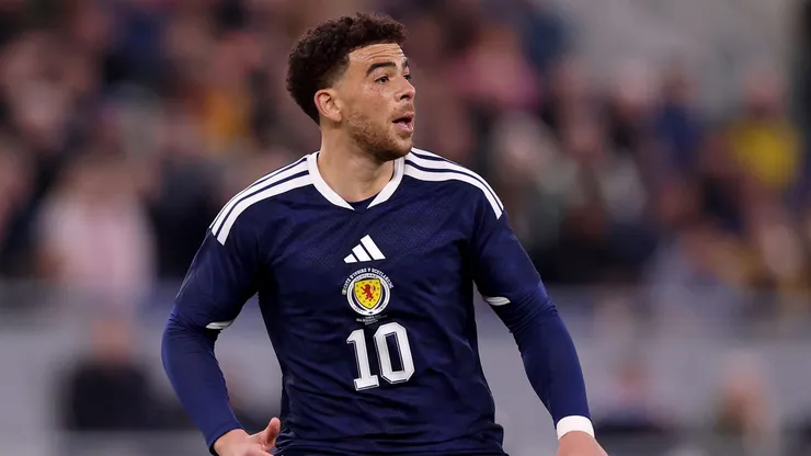 Escocia comienza el juego sin Che Adams.
