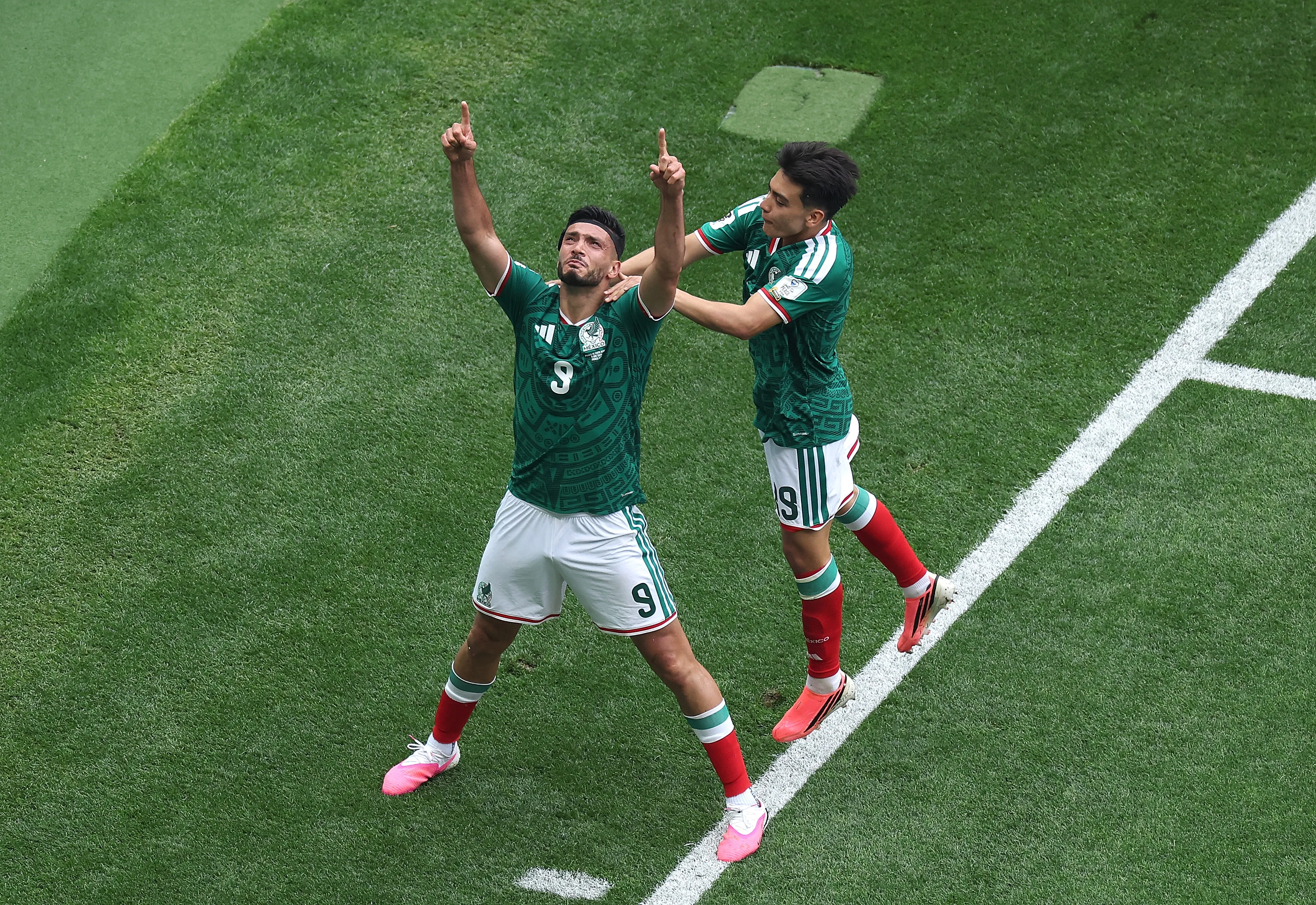 Raúl Jiménez marcó en el estreno ante Sudáfrica (Getty Images)