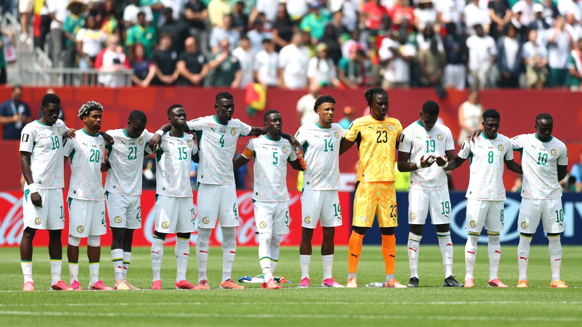 El mundo del futbol se solidarizó con la tragedia que sufrió Venezuela. (GETTY IMAGES)