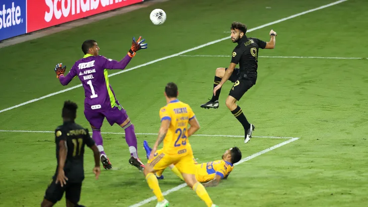 Los goles de Diego Rossi a Nahuel Guzmán