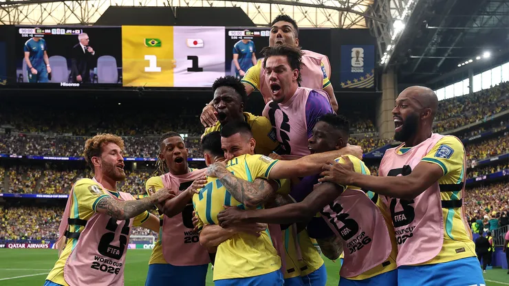 Brasil celebra el gol agónico de Gabriel Martinelli ante Japón